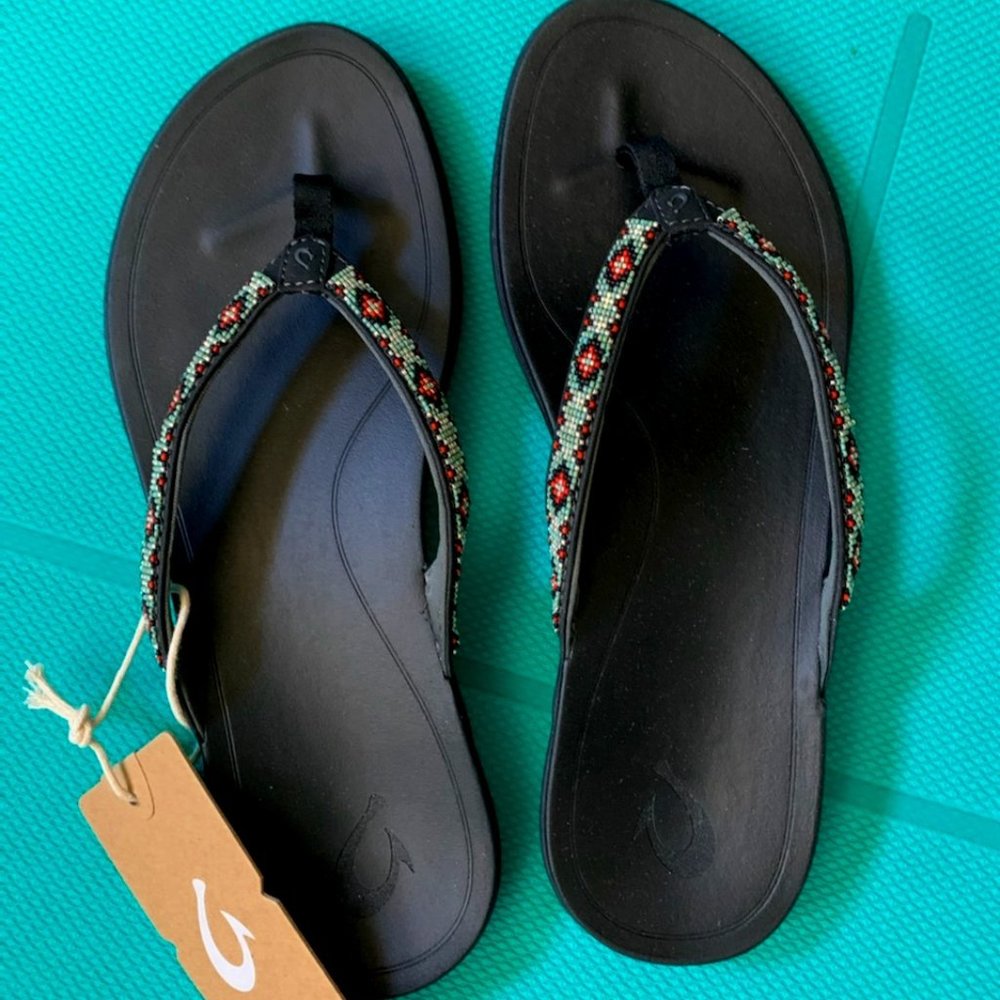Olukai  Ho'opio  size 9w black sandals/slippers